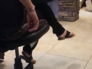 amateur brunette cougar feet foot-fetish mammy mature milf outdoor