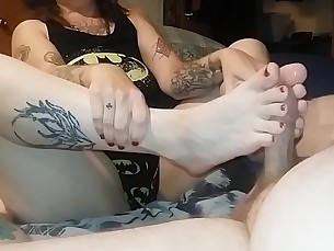 amateur feet foot-fetish footjob mammy milf pov tattoo wife